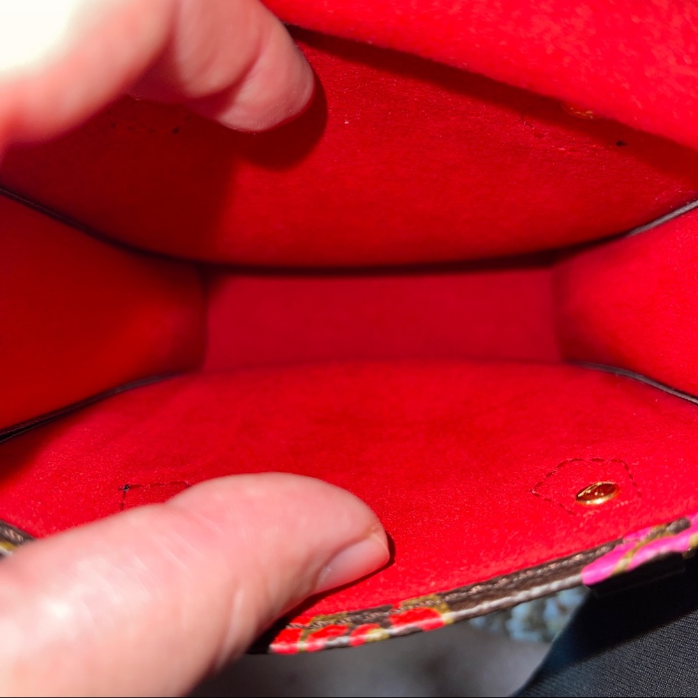 Louis Vuitton Fall in Love Petit Sac Plat - Picture 10 of 14